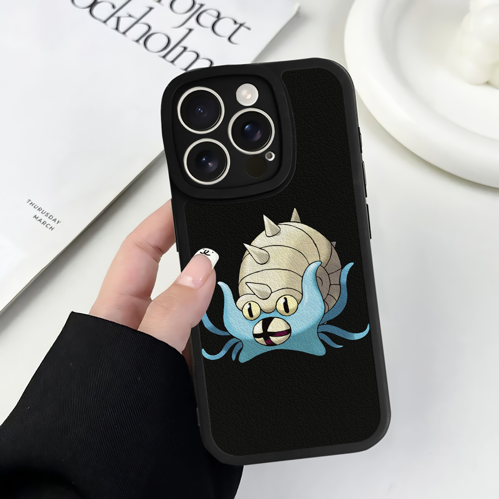 （画像用） ポケットモンスター Pokémon 【iPhone 16シリーズ対応】シリコンスマホケース（レザー調） 材質：シリコン